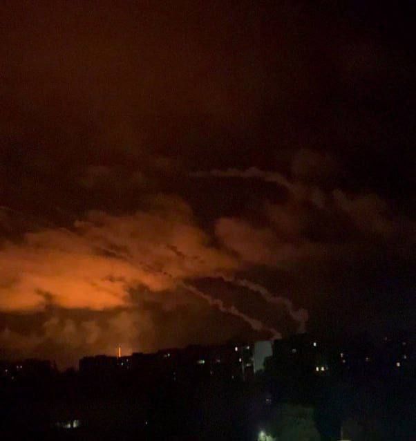 Ночная ракетно-дроновая атака России по Кременчугу: огненный ад на НПЗ Ночная ракетно-дроновая атака России по Кременчугу: огненный ад на НПЗ