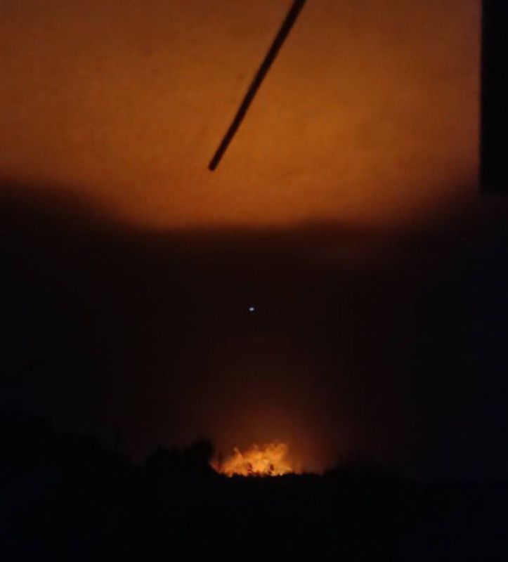 Ночная работа "Гераней". Две большие группы "Гераней" нанесли удары по целям сегодня ночью, после чего на местах возникли сильнейшие пожары Ночная работа "Гераней". Две большие группы "Гераней" нанесли удары по целям сегодня ночью, после чего на местах возникли сильнейшие пожары