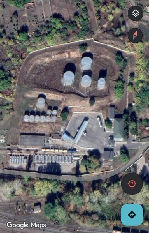 Чугуевский НПЗ в Харьковской области, критически поврежденный во время сегодняшней ночной атаки Геранями, до 2017 года был завязан исключительно на поставки нефтепродуктов из Казахстана и переработке сырья Полтавской... Чугуевский НПЗ в Харьковской области, критически поврежденный во время сегодняшней ночной атаки Геранями, до 2017 года был завязан исключительно на поставки нефтепродуктов из Казахстана и переработке сырья Полтавской...