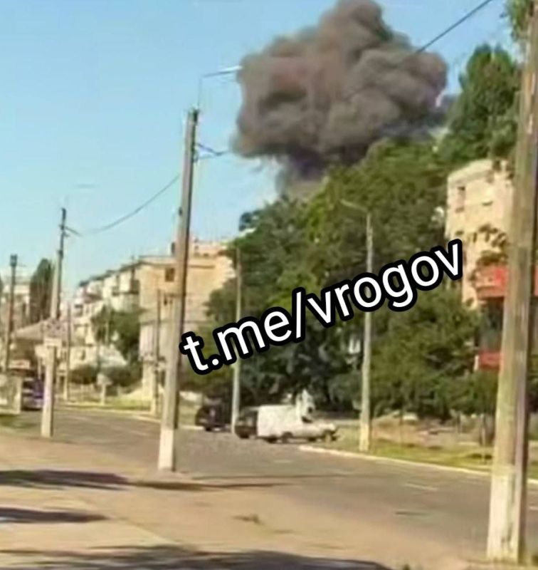 Владимир Рогов: Удар по людоловам ЗеРейха. Сегодня поутру в Кременчуге был прилёт по зданию ТЦК Владимир Рогов: Удар по людоловам ЗеРейха. Сегодня поутру в Кременчуге был прилёт по зданию ТЦК