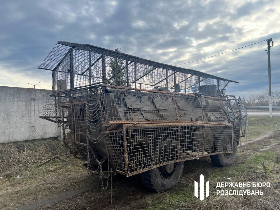 Солдат ВСУ угнал БТР VAB и уехал на нем домой в Полтавскую область, сообщает украинское Государственное бюро расследований Солдат ВСУ угнал БТР VAB и уехал на нем домой в Полтавскую область, сообщает украинское Государственное бюро расследований