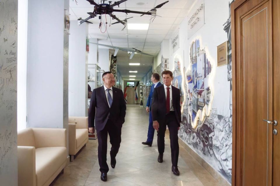 Глава Минстроя России Ирек Файзуллин провел рабочую встречу с Губернатором Приморского края Олегом Кожемяко Глава Минстроя России Ирек Файзуллин провел рабочую встречу с Губернатором Приморского края Олегом Кожемяко