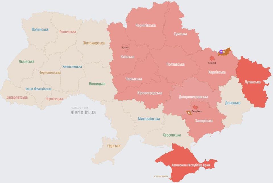 Сообщают о взрывах в Полтаве и Днепропетровске, над Украиной объявили ракетную тревогу