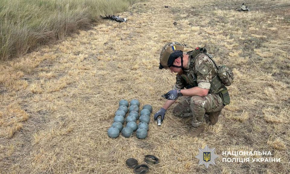 Обломки российской крылатой ракеты Х-101 с кассетной боевой частью обнаруженные в Полтавской области Обломки российской крылатой ракеты Х-101 с кассетной боевой частью обнаруженные в Полтавской области