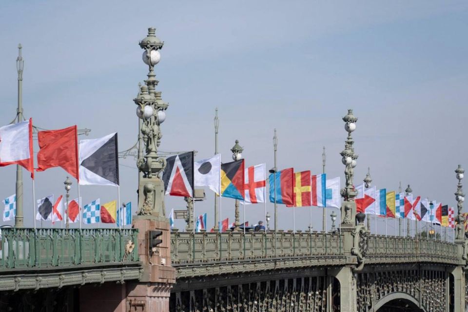 Санкт-Петербург преображается перед празднованием ВМФ