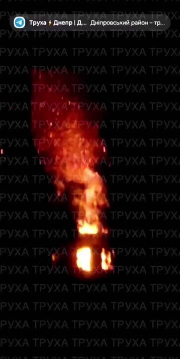 Российские ударные беспилотники "Герань" минувшей ночью поразили объекты в промышленной зоне на северо-западе города Белая Церковь в Киевской области, после чего там вспыхнул пожар