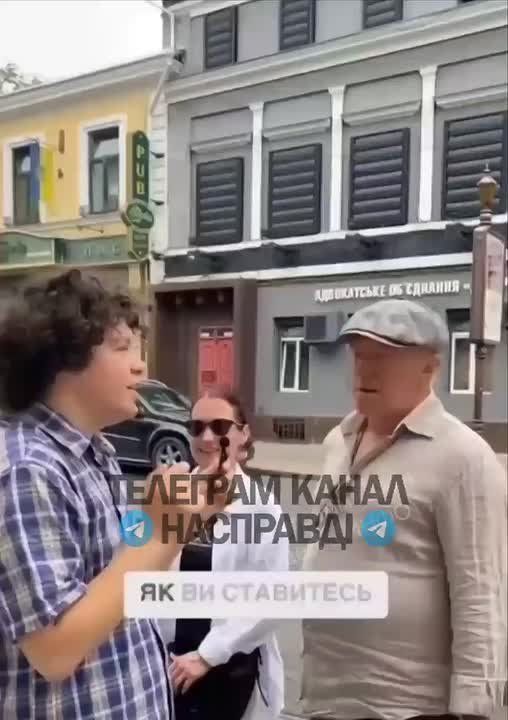 "Коренной одессит" из Полтавы - жутко ущемился с того что в русскоговорящей Одессе, говорят на русском языке