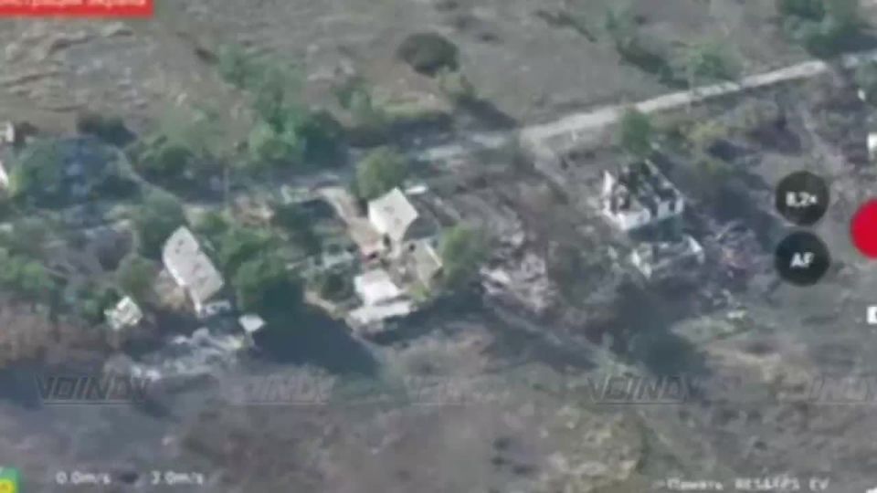 38 гвардейская мотострелковая бригада 35 армии группировки войск "Восток" провела работу по уничтожению укрытий живой силы и склада ГСМ ВСУ в Полтавке