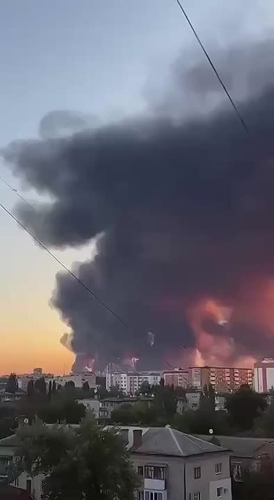 Этой ночью Русская Армия мощно отработала по НПЗ в украинском Кременчуге — там перерабатывалась нефть Azeri Light из Азербайджана