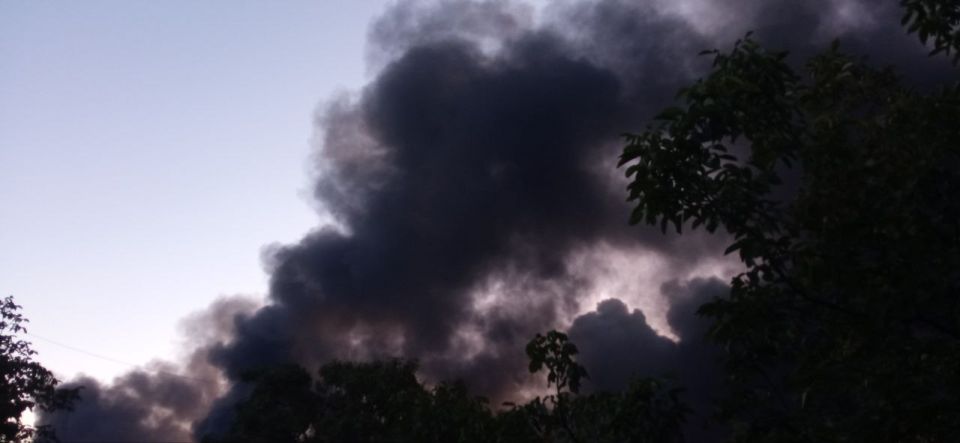 Два майора: Кременчуг:. После ночных прилётов со "стратегов" и "Гераней "жителям советуют закрыть окна Два майора: Кременчуг:. После ночных прилётов со "стратегов" и "Гераней "жителям советуют закрыть окна