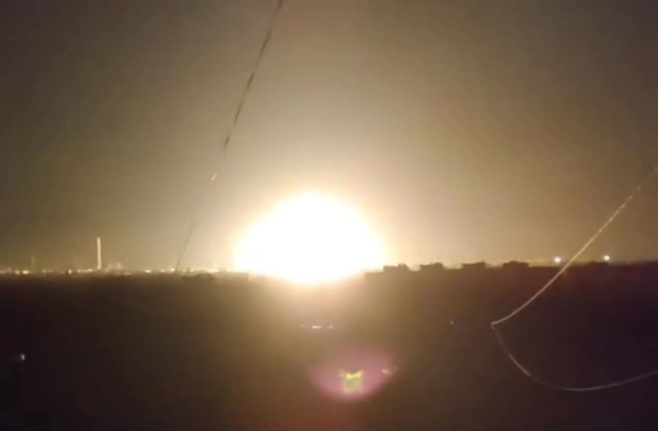 Эпичные кадры одного из ночных прилетов по Кременчугскому НПЗ