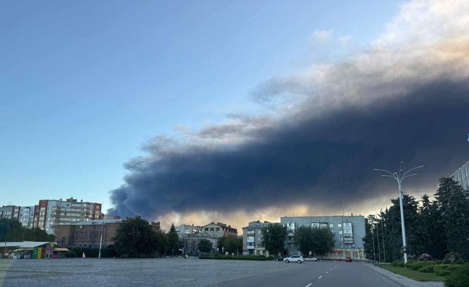 Два майора: Кременчуг:. После ночных прилётов со "стратегов" и "Гераней "жителям советуют закрыть окна Два майора: Кременчуг:. После ночных прилётов со "стратегов" и "Гераней "жителям советуют закрыть окна