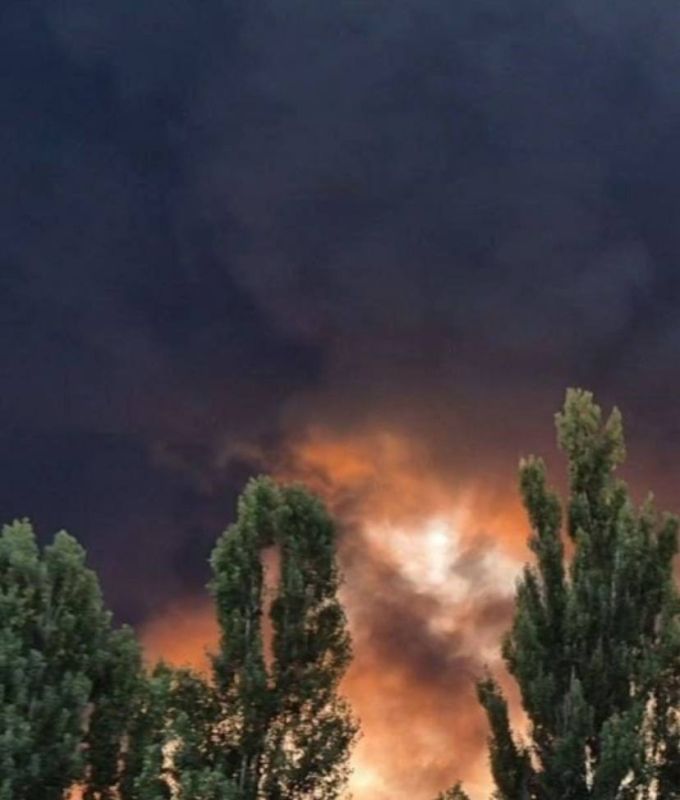 В Кременчуге Полтавской области дымно — местные СМИ публикуют фото и видео дыма, поднимающегося над местом масштабного пожара на Кременчугском НПЗ В Кременчуге Полтавской области дымно — местные СМИ публикуют фото и видео дыма, поднимающегося над местом масштабного пожара на Кременчугском НПЗ