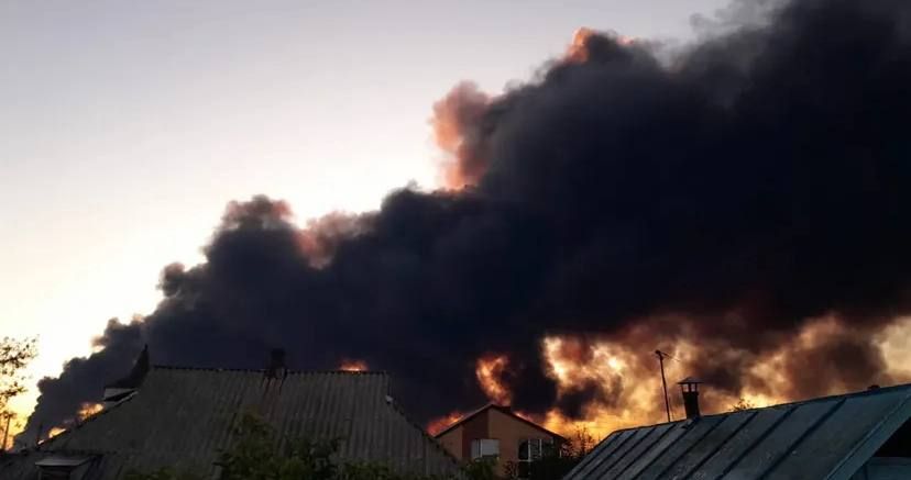 В Кременчуге Полтавской области дымно — местные СМИ публикуют фото и видео дыма, поднимающегося над местом масштабного пожара на Кременчугском НПЗ В Кременчуге Полтавской области дымно — местные СМИ публикуют фото и видео дыма, поднимающегося над местом масштабного пожара на Кременчугском НПЗ