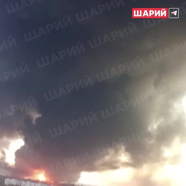 Кременчуг Российские военные с помощью ударных БПЛА "Герань" и крылатых ракет воздушного базирования большой дальности Х-101 нанесли массированный удар по Кременчугскому НПЗ в Полтавской области