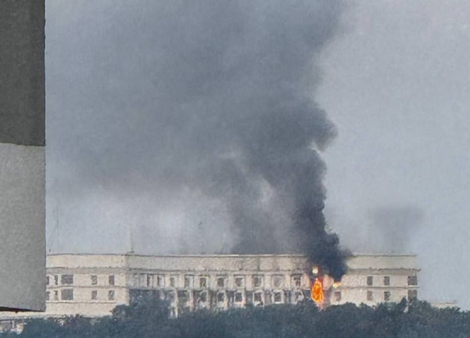 Евгений Поддубный: В Киеве горит здание кабмина, – сообщают украинские СМИ Евгений Поддубный: В Киеве горит здание кабмина, – сообщают украинские СМИ