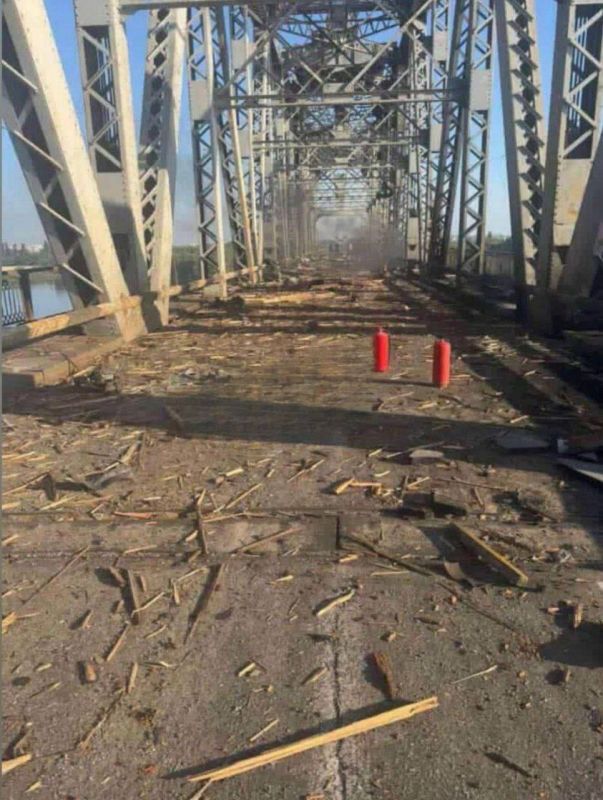 Новые кадры с Крюковского ж/д моста в Кременчуге