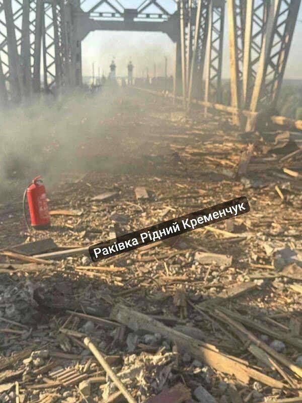 Алексей Живов: Последствия удара Геранью по Ж/Д мосту в Кременчуге Алексей Живов: Последствия удара Геранью по Ж/Д мосту в Кременчуге