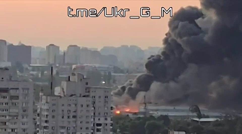 Прилеты ракет в Киеве.. Прилеты по мосту в Кременчуге