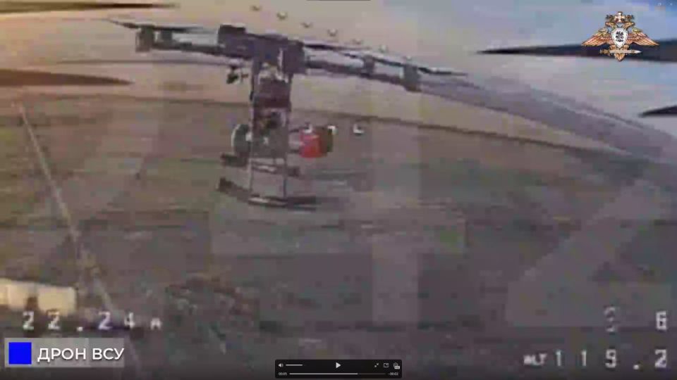 Работа русских дроноводов по БПЛА противника в воздухе над Новой Полтавкой и Полтавкой Работа русских дроноводов по БПЛА противника в воздухе над Новой Полтавкой и Полтавкой