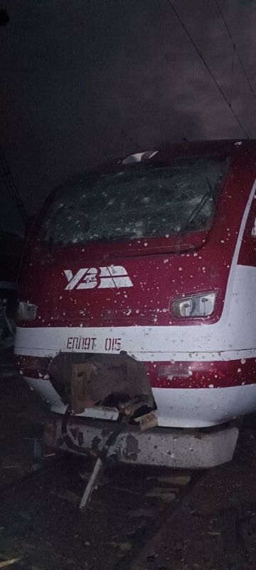 Тот самый масштабный пожар, возникший в Полтаве в результате атаки дронов Тот самый масштабный пожар, возникший в Полтаве в результате атаки дронов