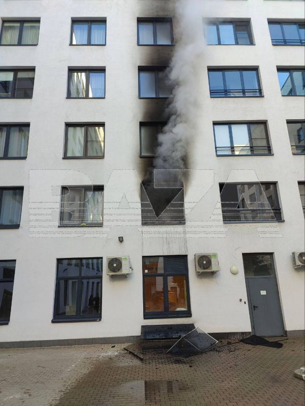 В Петербурге из карабина на глазах у собственного ребенка расстреляли известного архитектора – после подозреваемый устроил поджог и совершил суицид В Петербурге из карабина на глазах у собственного ребенка расстреляли известного архитектора – после подозреваемый устроил поджог и совершил суицид