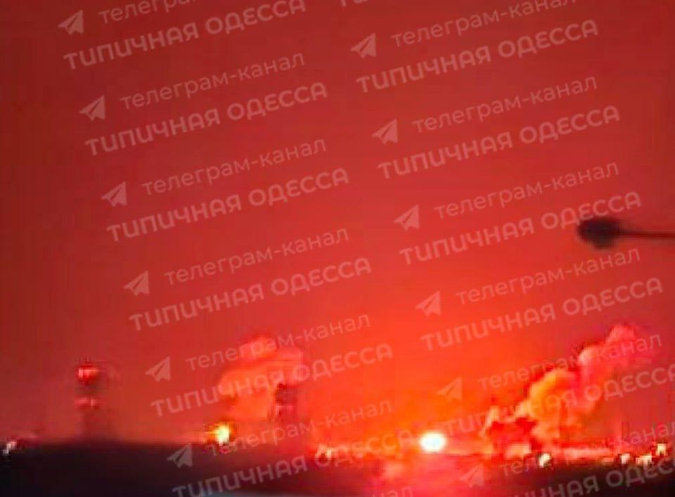 Появились кадры прилета в районе порта Южный в Одесской области Появились кадры прилета в районе порта Южный в Одесской области