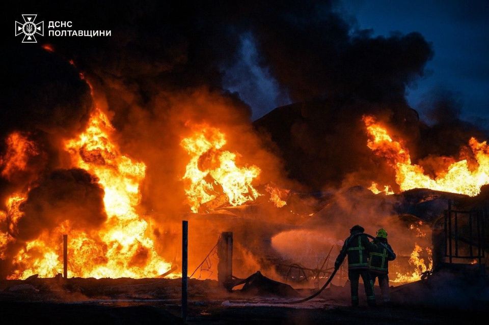 Последствия удара по объекту нефтегазовой инфраструктуры в Кременчуге Полтавской области Последствия удара по объекту нефтегазовой инфраструктуры в Кременчуге Полтавской области