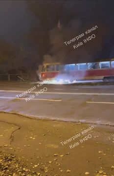 В Киеве трамвай загорелся из-за скачка напряжения