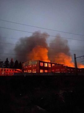                ( 50.120519, 32.444391),        180 