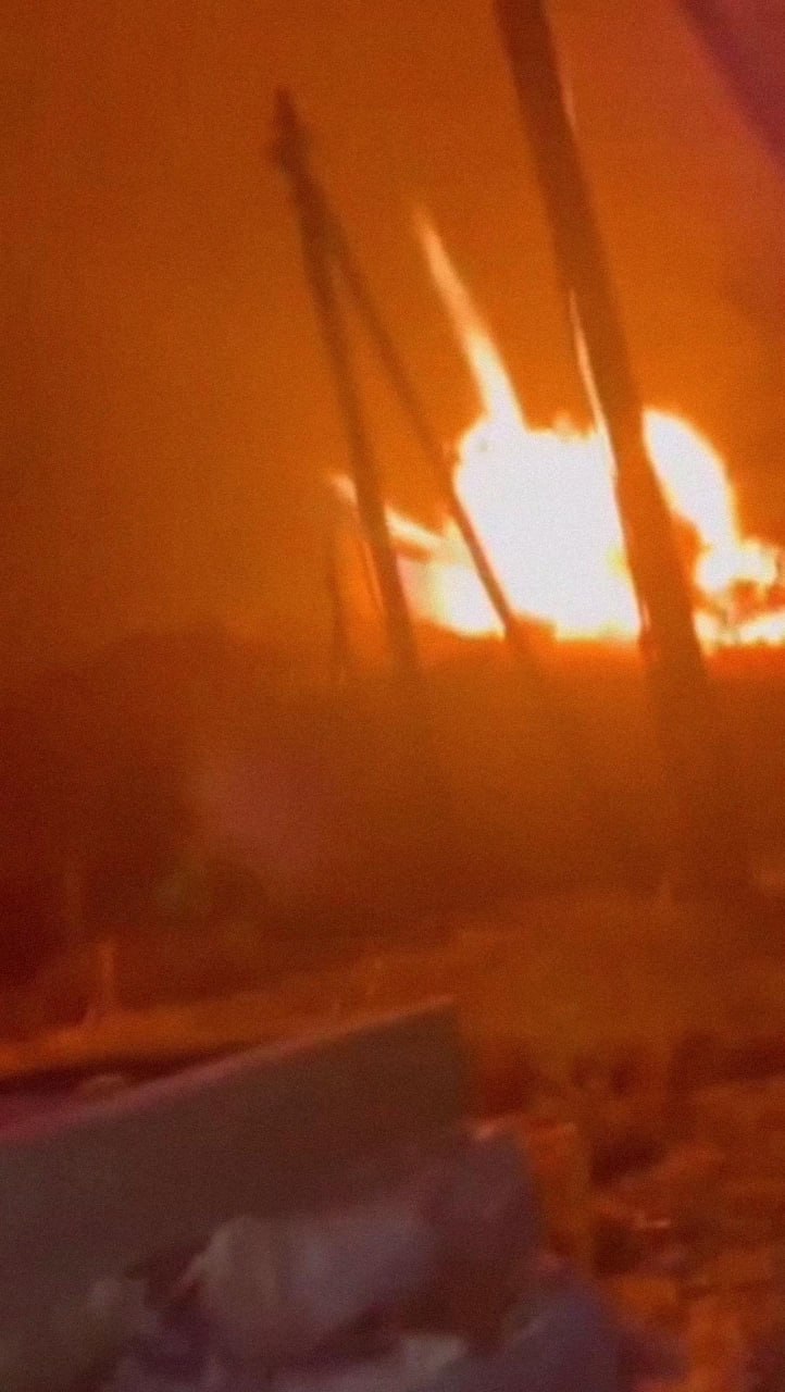 Момент прилёта по ж/д инфраструктуре Украины попал на видео Момент прилёта по ж/д инфраструктуре Украины попал на видео