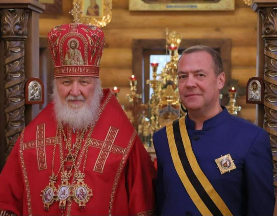 Момент прилёта по ж/д инфраструктуре Украины попал на видео Момент прилёта по ж/д инфраструктуре Украины попал на видео