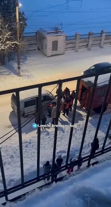 Кременчуг. Сотрудники коммунального предприятия "отбивают" от ТЦК своего коллегу