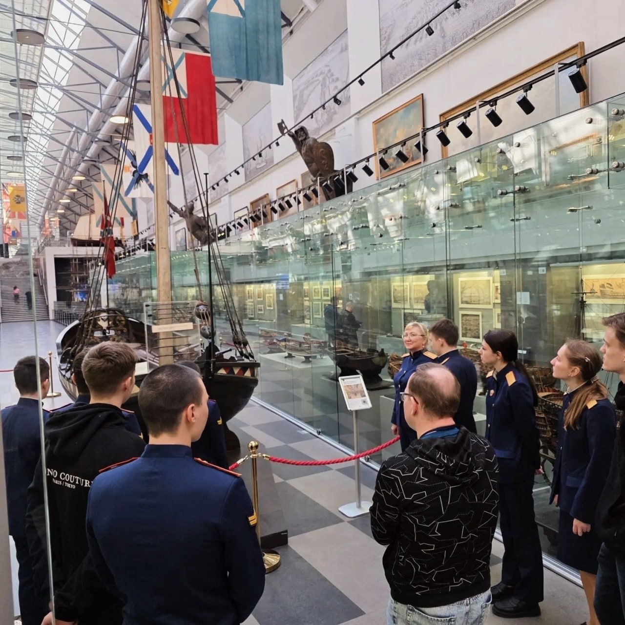 Курсанты Санкт-Петербургской академии СК России почтили память героев петровской эпохи и Великой Отечественной войны Курсанты Санкт-Петербургской академии СК России почтили память героев петровской эпохи и Великой Отечественной войны