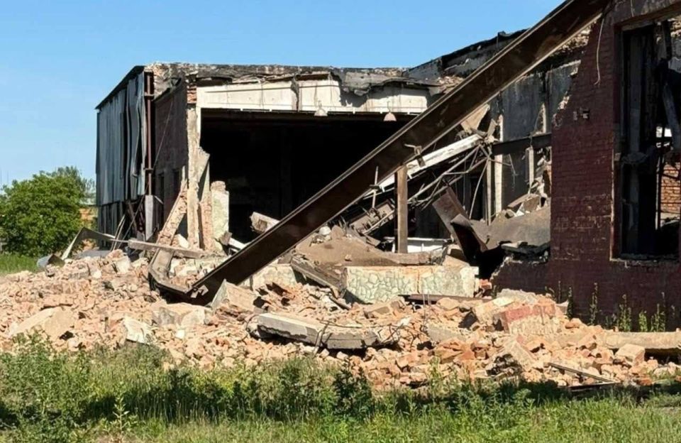 Последствия ракетного удара в районе нп Лубны Полтавской области Последствия ракетного удара в районе нп Лубны Полтавской области