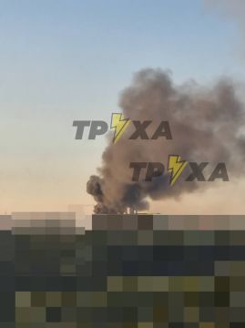 В Полтаве взрывы. На городом виднеется столп дыма, есть перебои со светом, пишут местные каналы