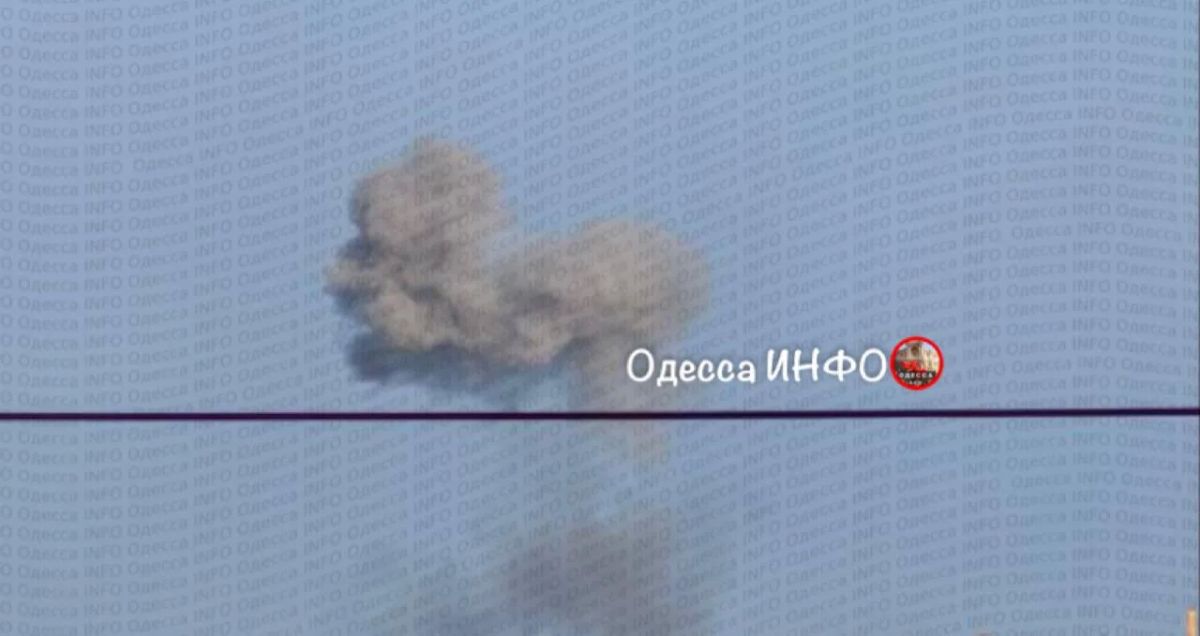 Хохлы пишут, что по Черноморску прилетел "Оникс" Хохлы пишут, что по Черноморску прилетел "Оникс"