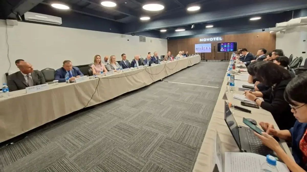 Во Владивостоке обсудили вопросы международных автоперевозок между Россией и Китаем Во Владивостоке обсудили вопросы международных автоперевозок между Россией и Китаем