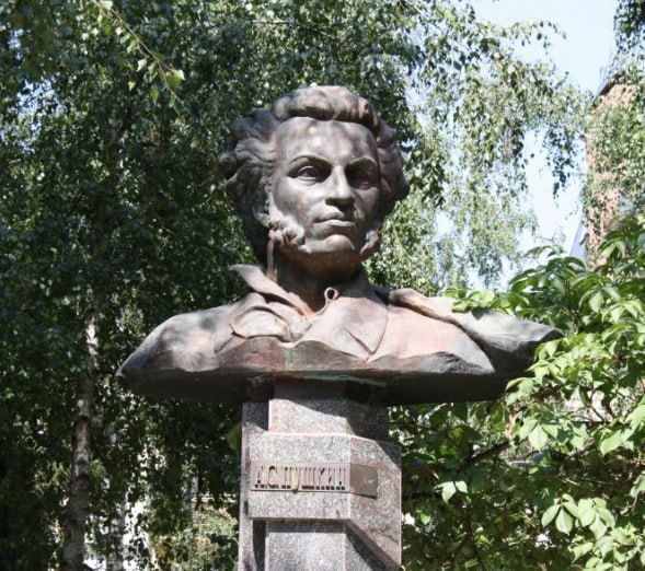 Андрей Луговой: Оставим в стороне сомнительную культурную ценность нового монумента Шекспиру, установленного в Полтаве вместо бюста Пушкина Андрей Луговой: Оставим в стороне сомнительную культурную ценность нового монумента Шекспиру, установленного в Полтаве вместо бюста Пушкина