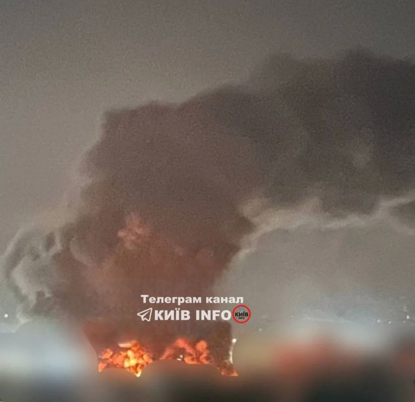 Горят Киев и Днепропетровск после ударов ВС РФ В сети появляются новые кадры последствий массированной ракетной атаки. После серии взрывов крупные пожары фиксируют в Киеве и Днепропетровске Горят Киев и Днепропетровск после ударов ВС РФ В сети появляются новые кадры последствий массированной ракетной атаки. После серии взрывов крупные пожары фиксируют в Киеве и Днепропетровске